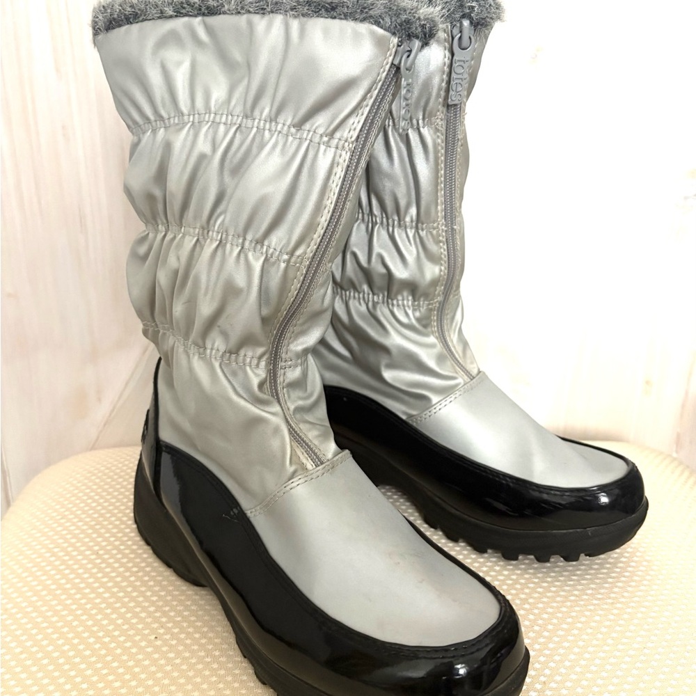 Totes Rachel Snow Boots- Shiny Silver and Glossy Black Winter Boots